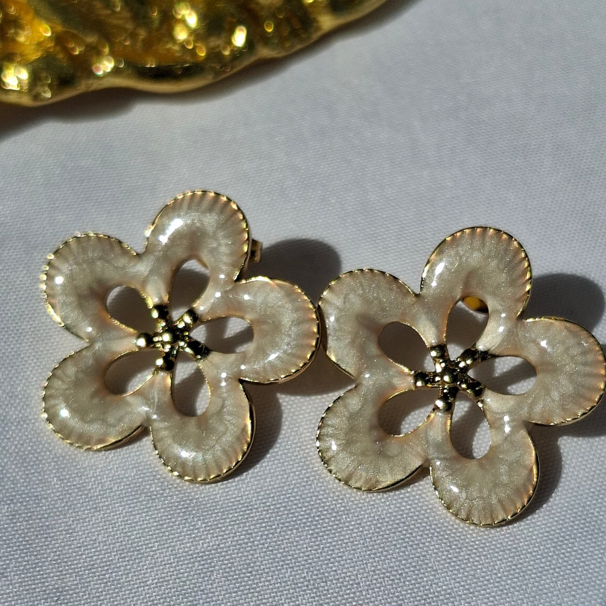 Les Boucles "NAÏMA" Blanche 💮