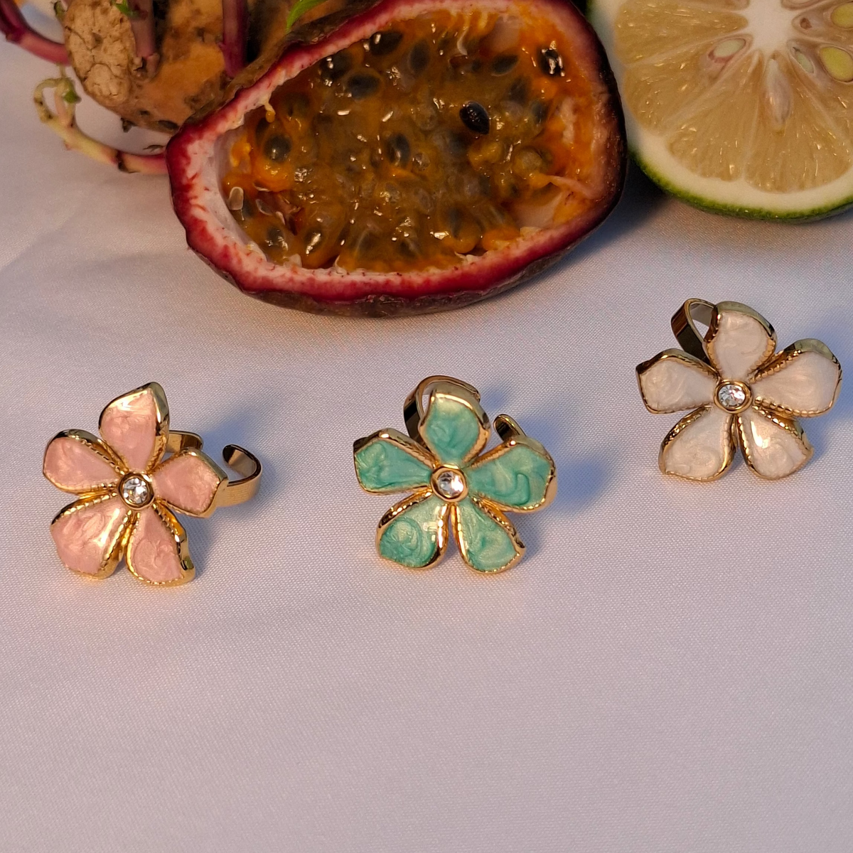 La Bague " MIMOSE " blanc nacré