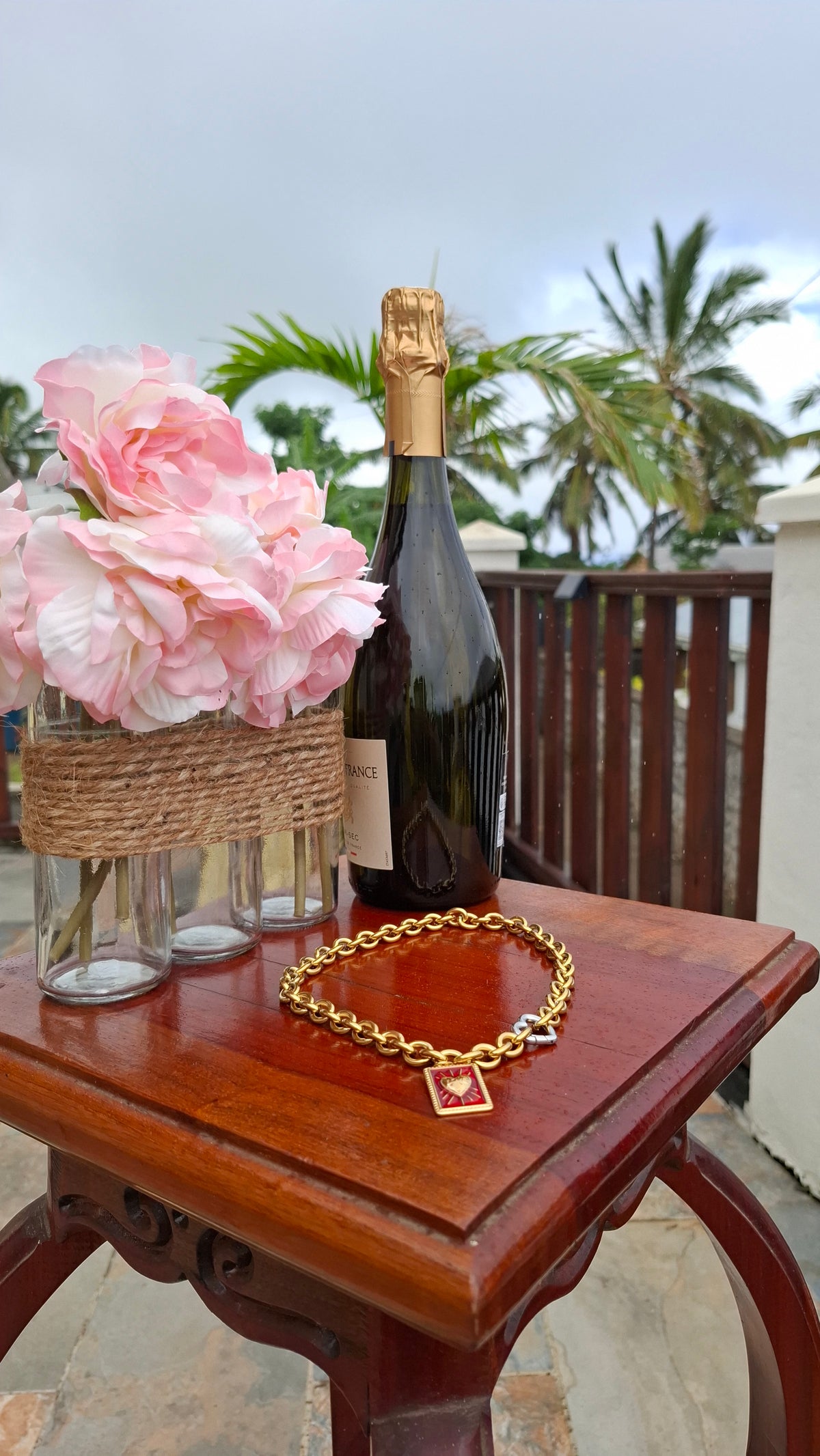 Le Collier ras de Cou " JULIE"