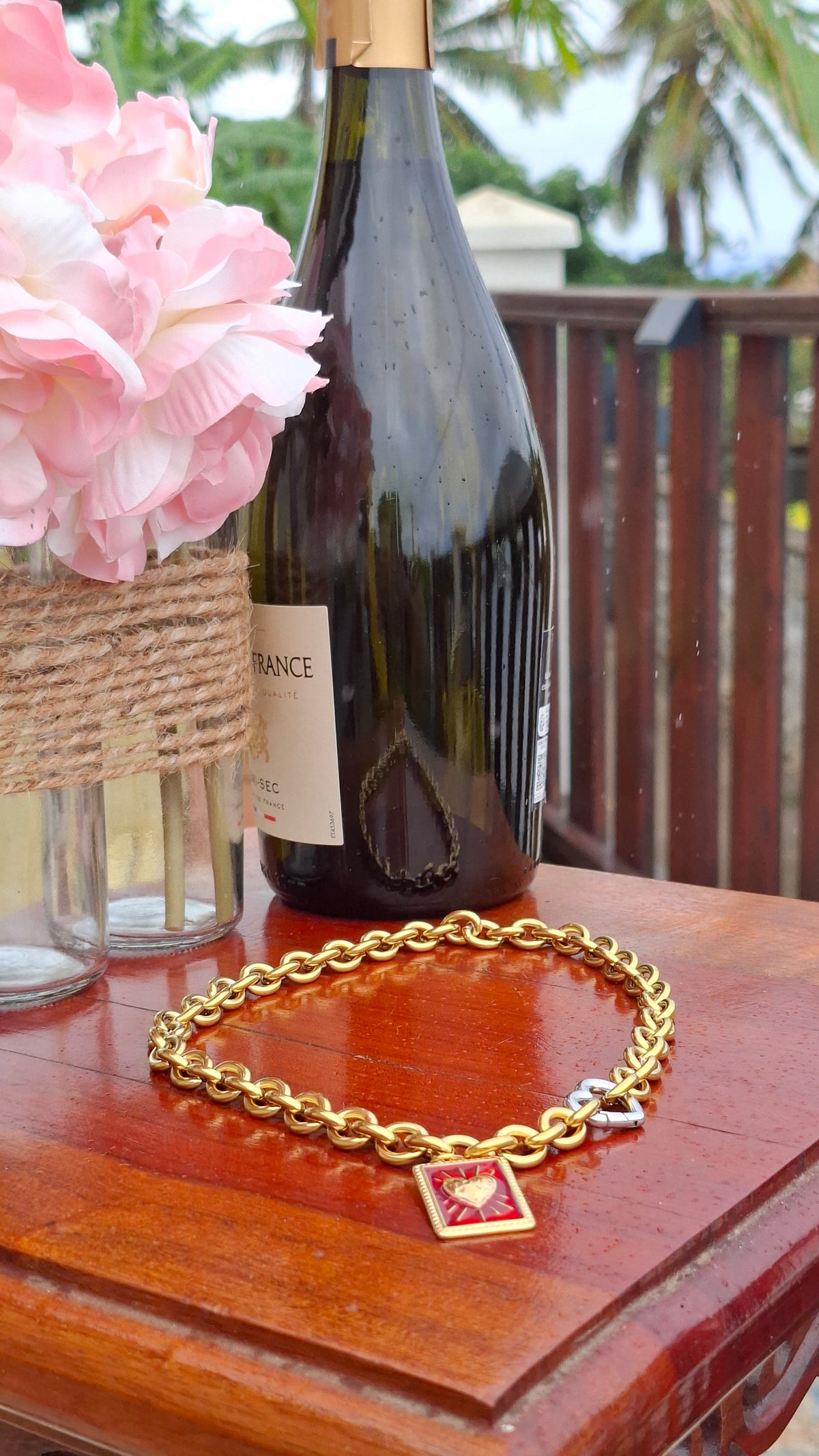 Le Collier ras de Cou " JULIE"