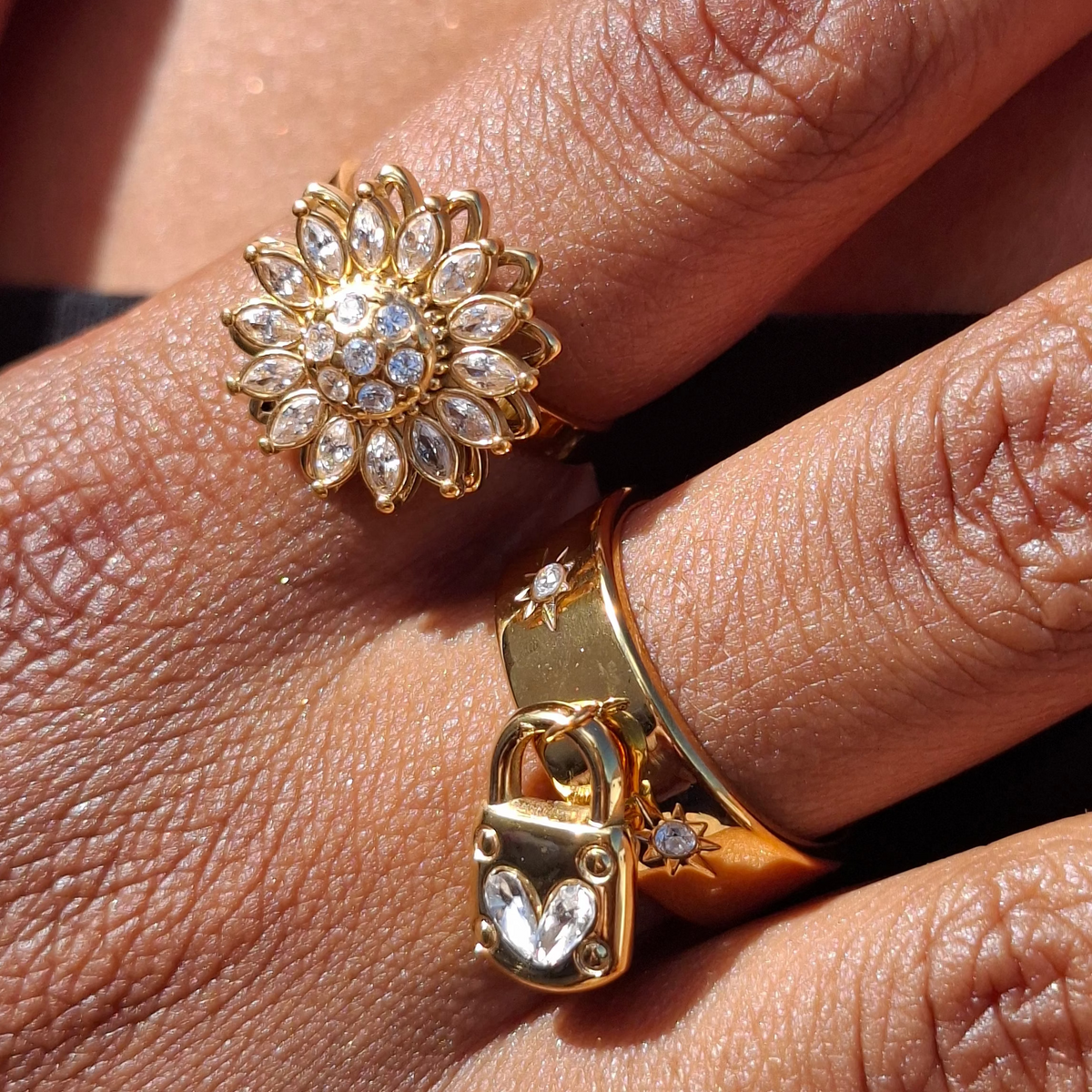 La Bague breloque " MAYA "