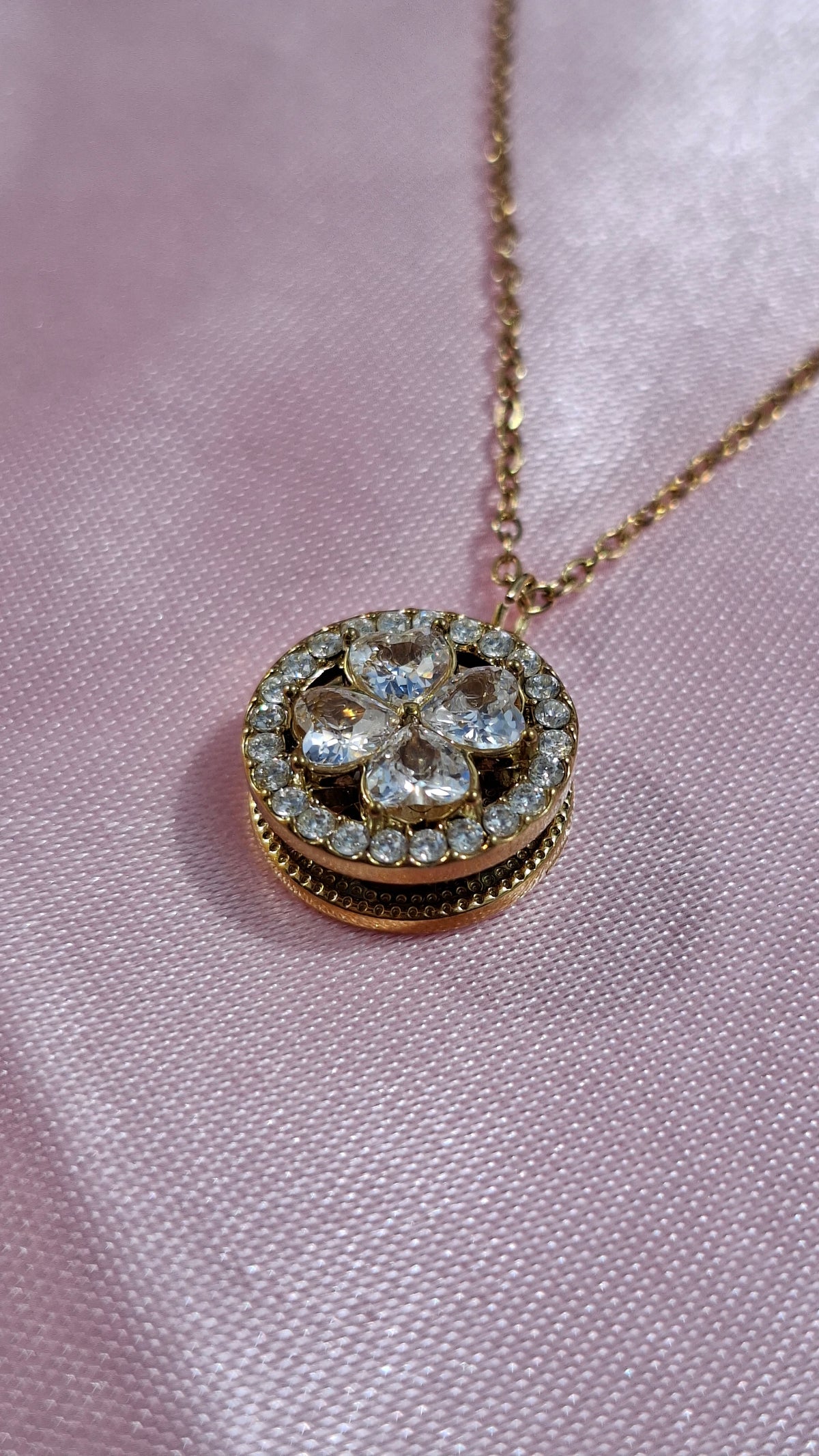 Le Collier anti stress " SALIMA" blanc✨