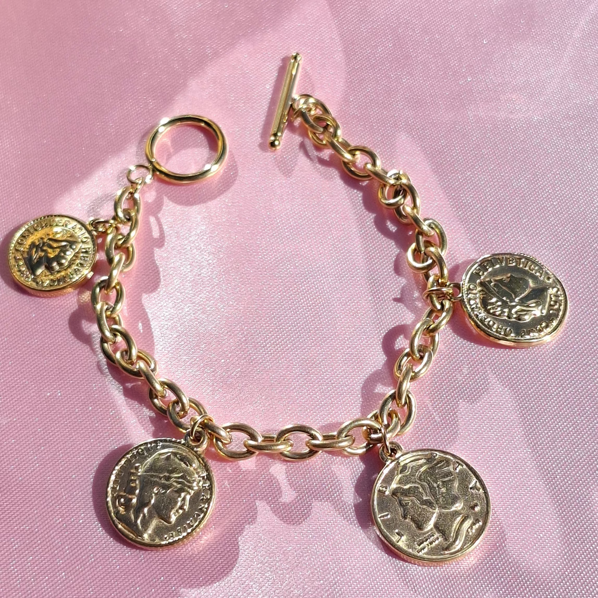 Le bracelet doré "CHIKILITA"