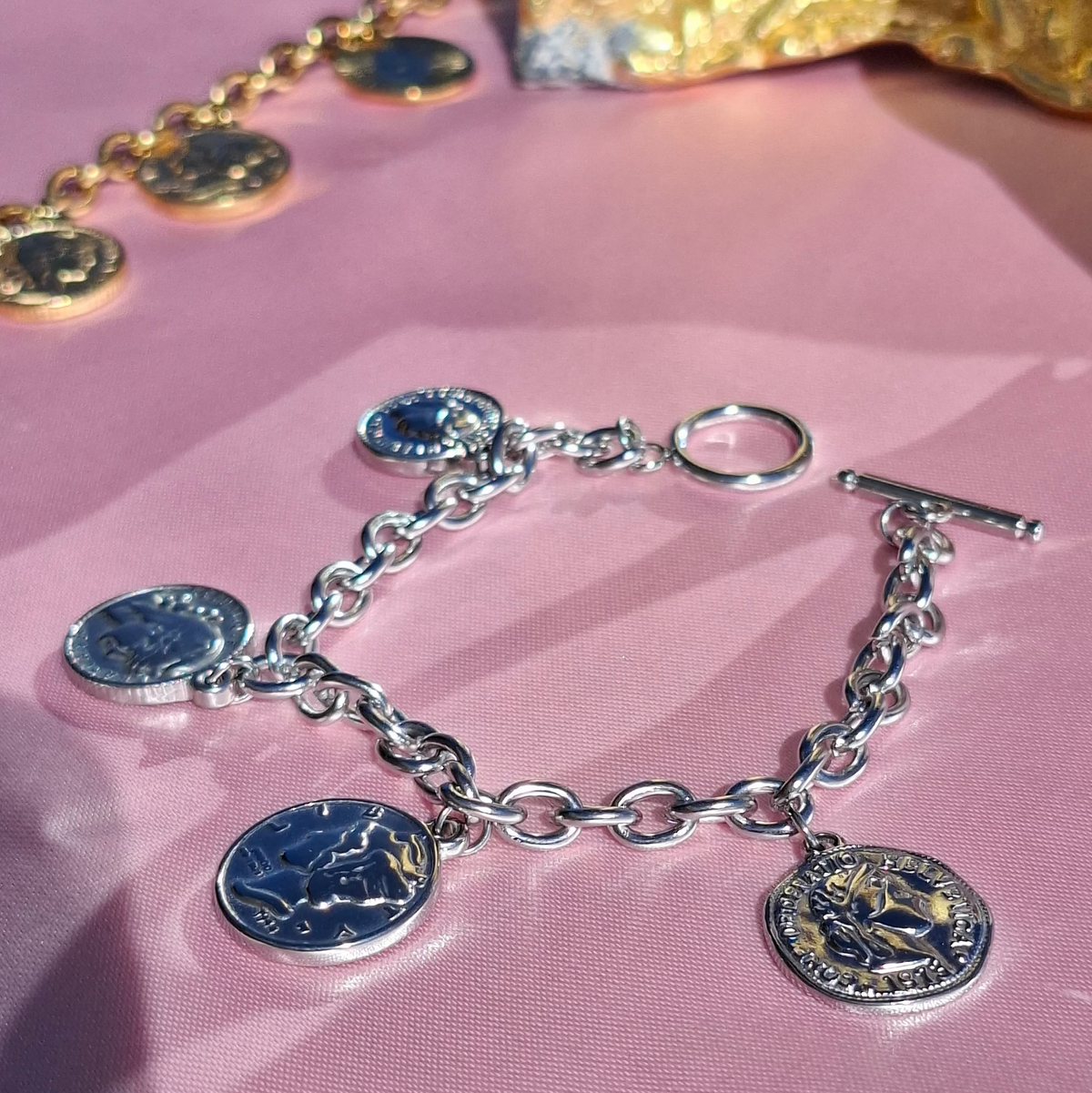 Le bracelet argenté "CHIKILITA"