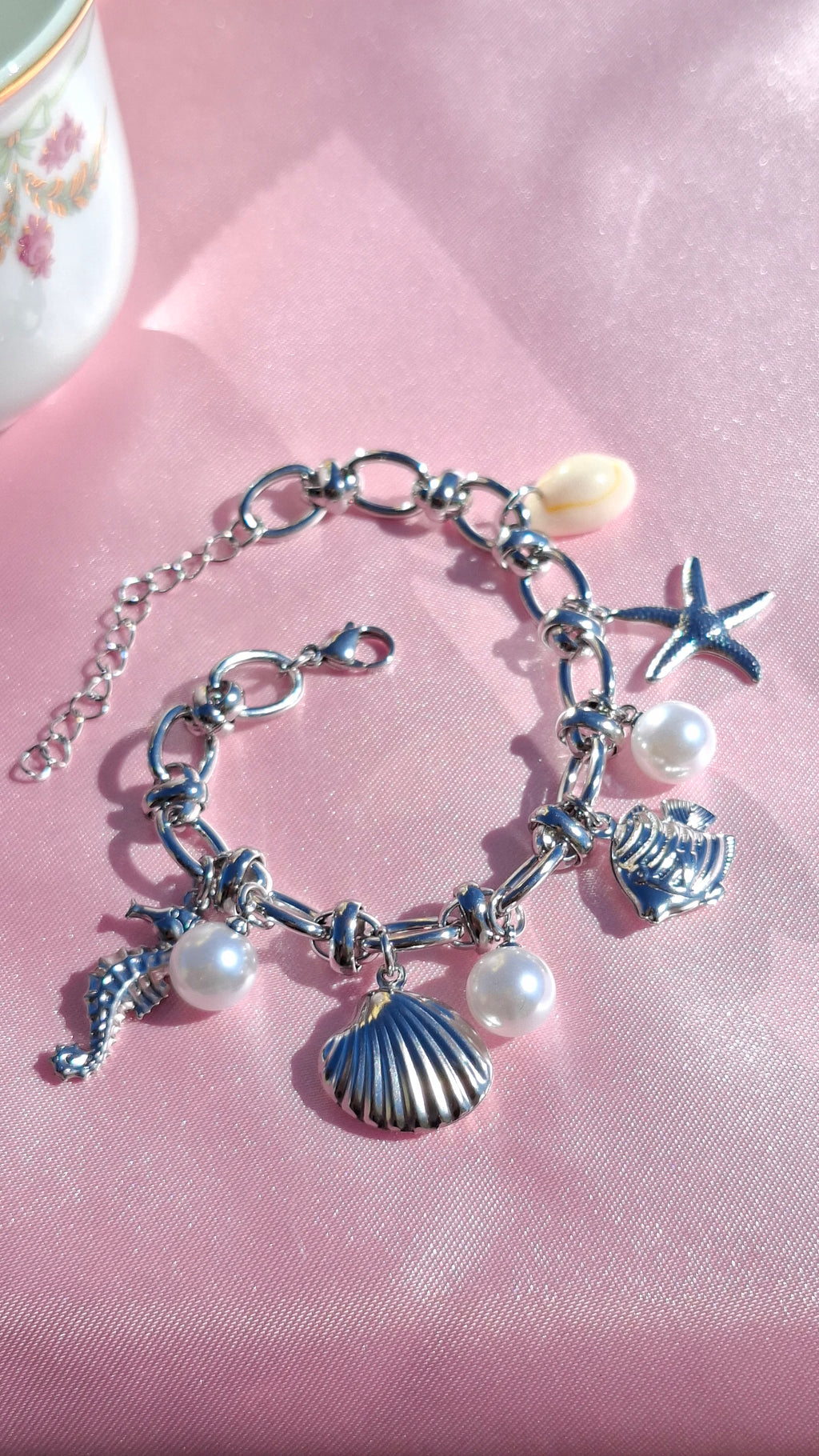 Le Bracelet argenté "SORAYA" à breloques
