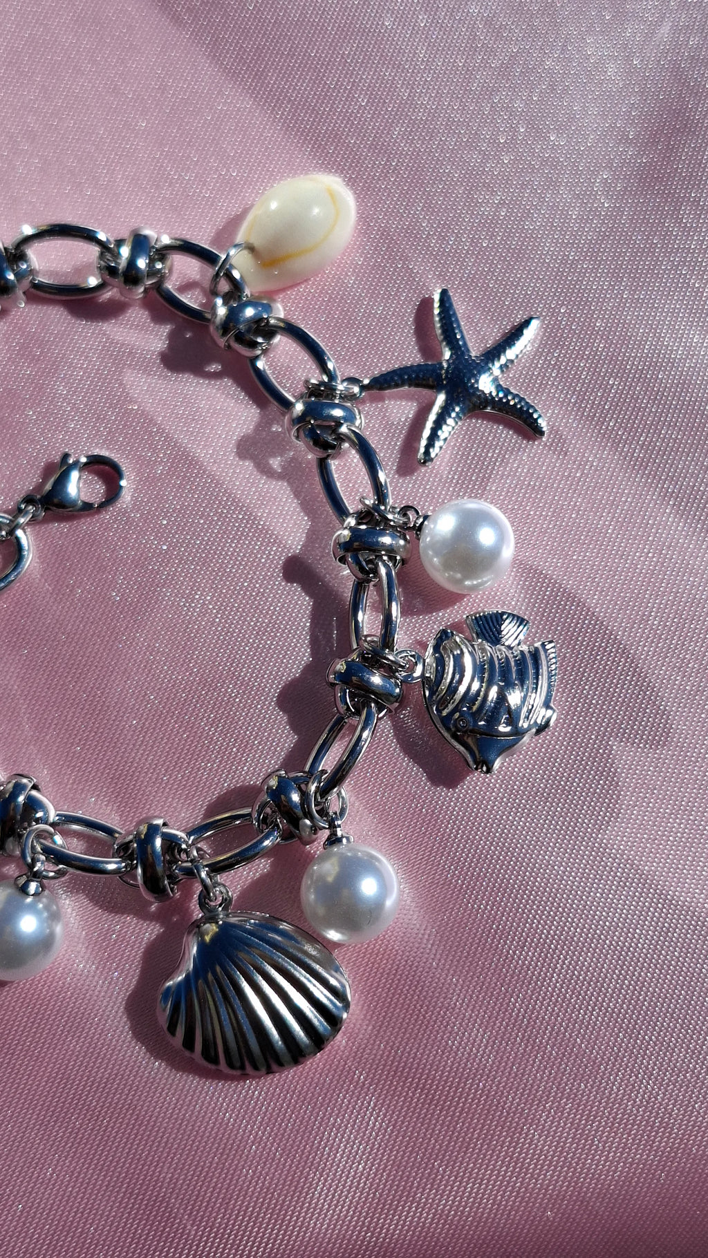 Le Bracelet argenté "SORAYA" à breloques