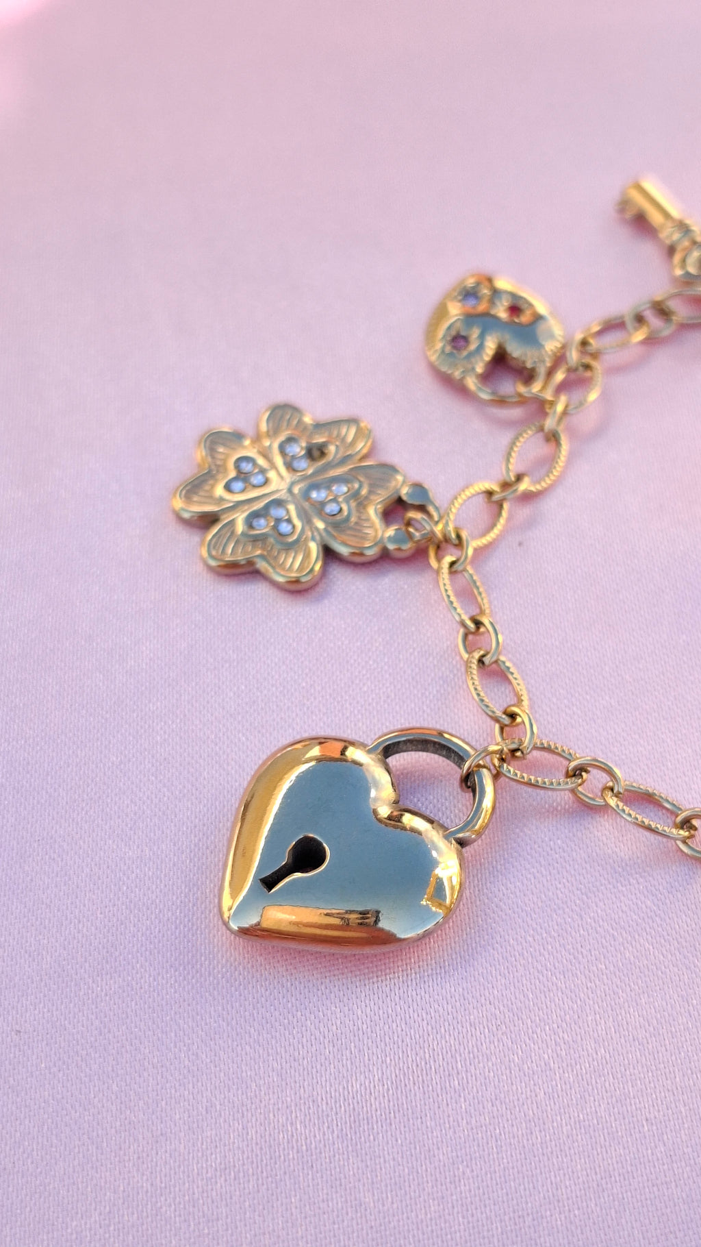 Le Collier " DOLLY "