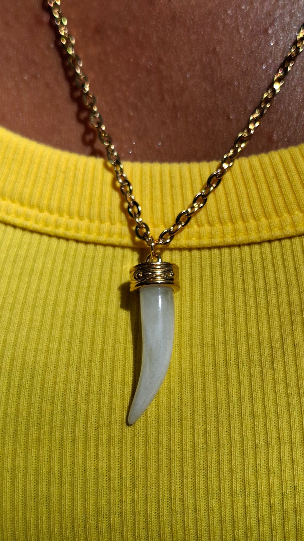 Le collier pendentif "ROSARIO" blanc
