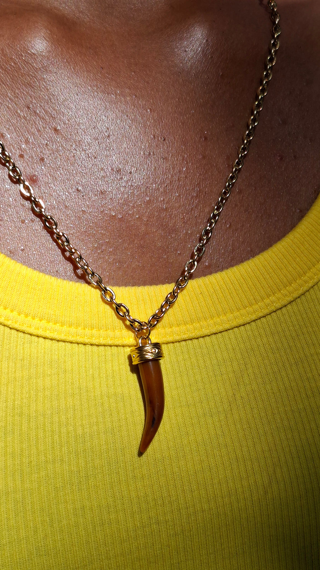 Le collier pendentif "ROSARIO" marron