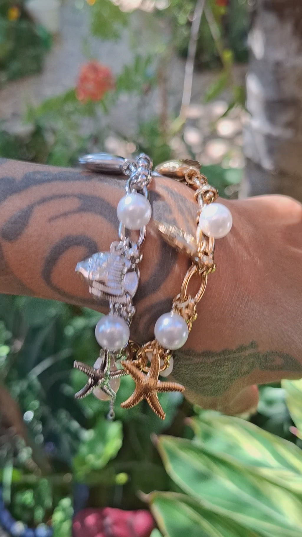 Le Bracelet argenté "SORAYA" à breloques
